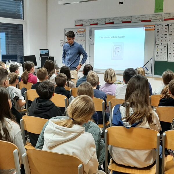Bilo je naelektreno! Četrtošolci ukrotili elektriko na OŠ Zagradec