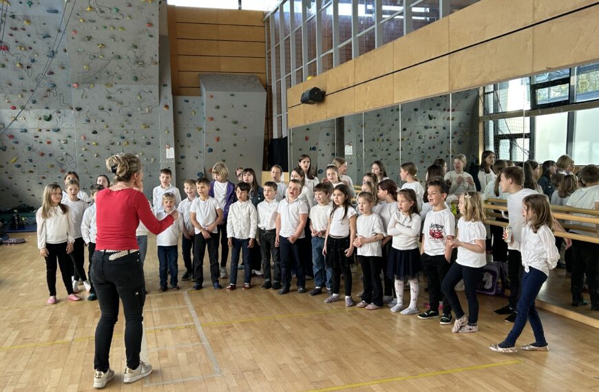 OBMOČNA REVIJA OTROŠKIH IN MLADINSKIH PEVSKIH ZBOROV 2026